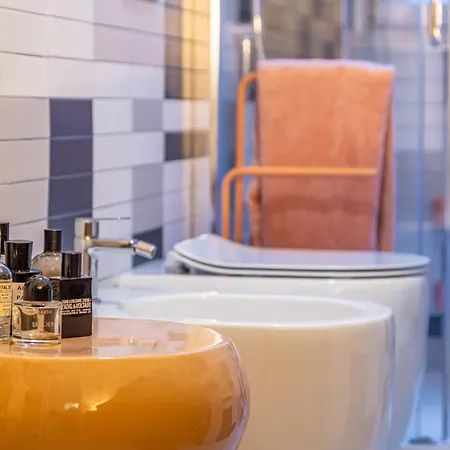 Luxury Design With Prestigious Artworks Apartman Milánó