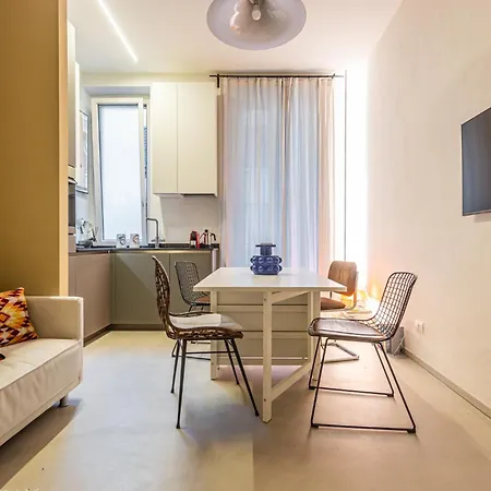 Luxury Design With Prestigious Artworks * Milánó