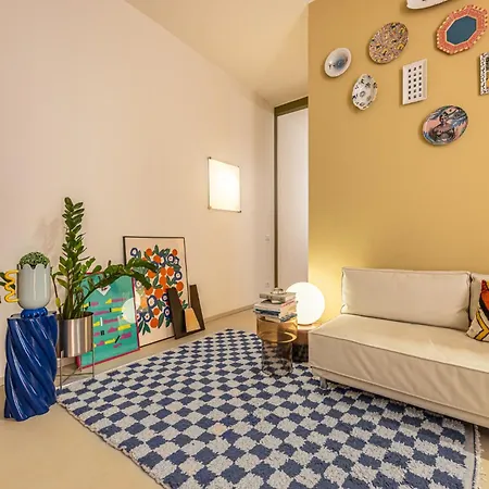 Luxury Design With Prestigious Artworks Apartman Milánó