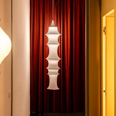 Luxury Design With Prestigious Artworks * Milánó