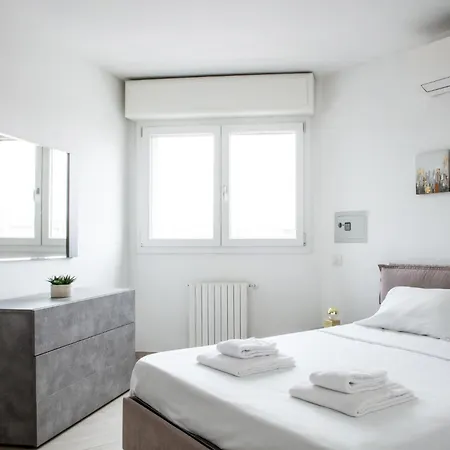 Dehomes - Porta Genova Luxury