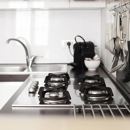 Stylish Top-floor Apt; Design Disctrict