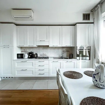Apartman White Pearl - Citycenter - Large & Elegant Flat *