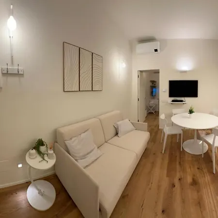 Duomo Private With Wi-fi Just Steps From The Duomo Demetra 公寓