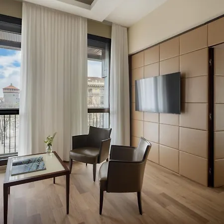 Hotel Una Cusani 4*