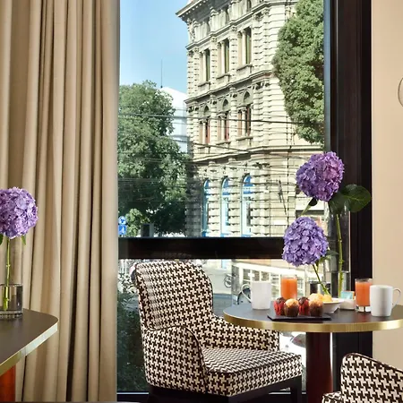 Una Cusani Hotel 4*