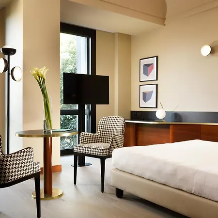 Hotel Una Cusani 4*