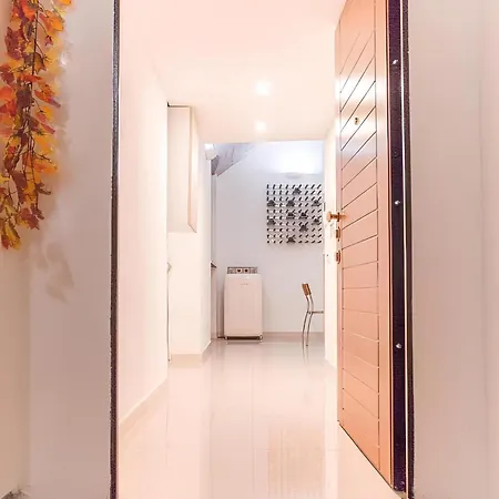 The Wine Cave, Cool & Spacious 2br, Steps From Centrale, Ideal For Large Groups And Families Apartamento Milán