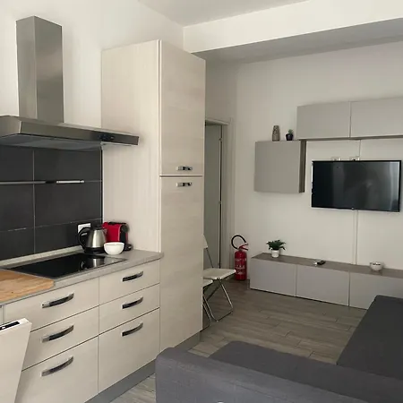 Apartment Gardone - Ampio Con 2 Da Letto - Comodo Per Duomo! Milan