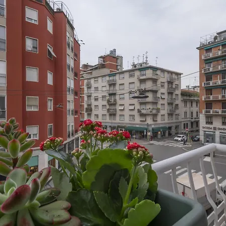 Spacious 2bdr With Balcony Arco-sempione Area, By Rentopolis Apartman