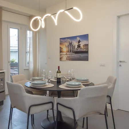 Spacious 2bdr With Balcony Arco-sempione Area, By Rentopolis Lejlighed Milano