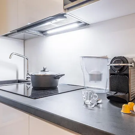 Cenisio Modern And Bright Urban Retreat Διαμέρισμα
