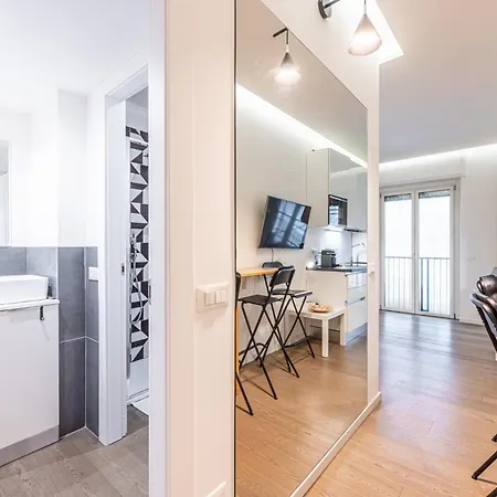 Cenisio Modern And Bright Urban Retreat Διαμέρισμα