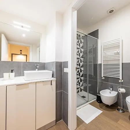 Cenisio Modern And Bright Urban Retreat Διαμέρισμα *