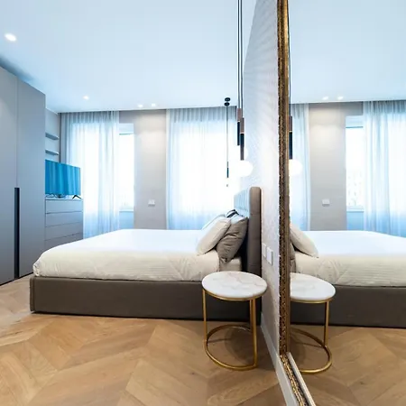 Palazzo Fontana Duomo View Golden House