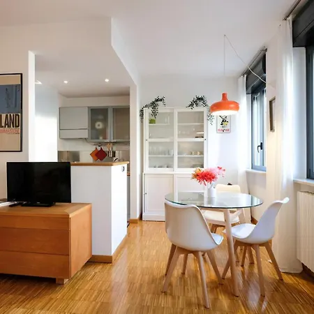 Apartment Luminoso Nell'incantevole Milanoisola Milan
