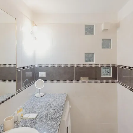Gohost - Elegante E Luminoso A Due Passi Dal Duomo Apartament *