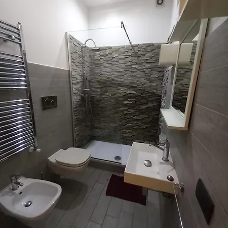 3 Station Free Parking * Milan