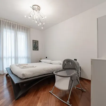 Apartament 10 Minutes From Bocconi, Elegance And Comfort