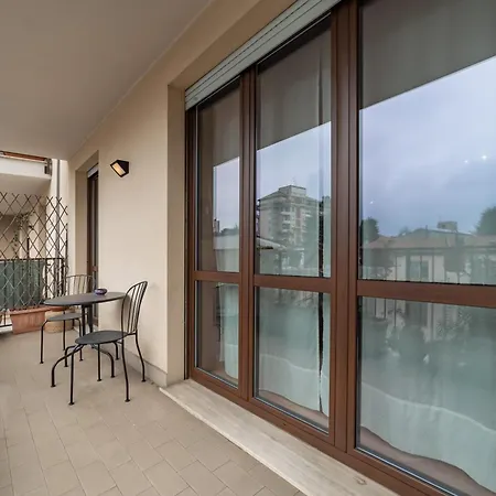 Apartment 10 Minutes From Bocconi, Elegance And Comfort Mailand