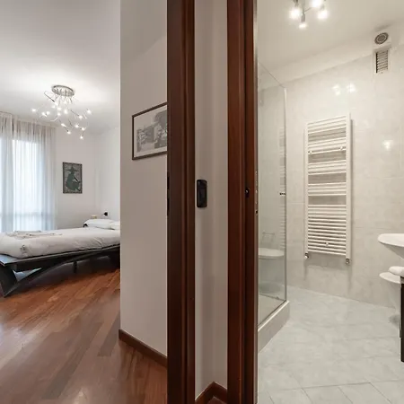 Apartment 10 Minutes From Bocconi, Elegance And Comfort Milan