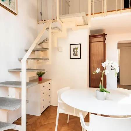 Brera Center Milano-the Art Of Living-metro * ミラノ