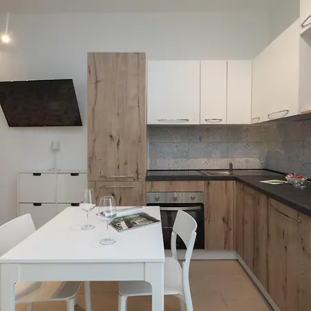 Modern&functional Steps From Bosco Verticale&gae Aulenti