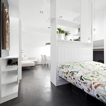 Lux Near Duomo / Mm Tricolore * 밀라노