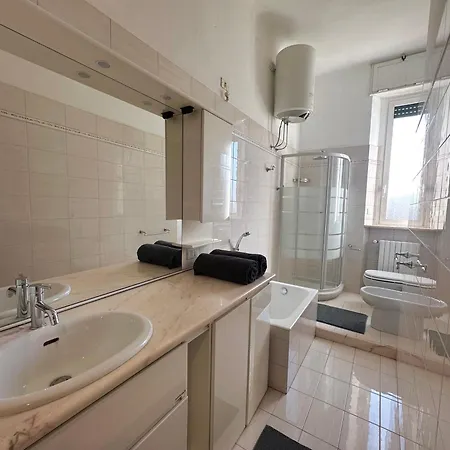 Apartamento Elegante Bilocale- 1 Minuto Dalla Metro M2 Piola