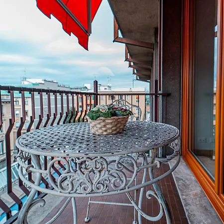 Lovelyhousebraida * Milan