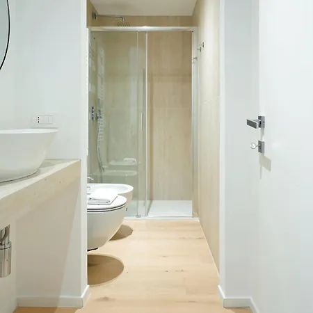 Just Urban - Luxury Boutique - Corso Sempione * Milánó