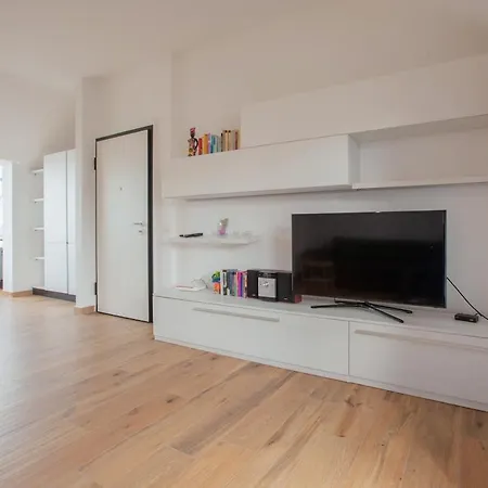 Luminoso Con Terrazzo * 米兰