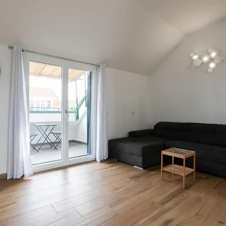 Luminoso Con Terrazzo Appartamento