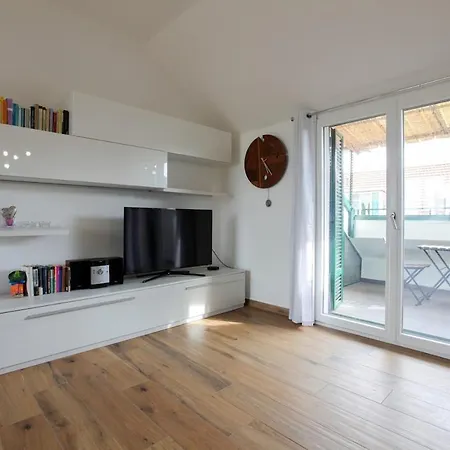 Appartamento Luminoso Con Terrazzo Milano