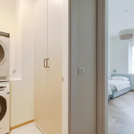 Wagner - Correggio - Luminoso Trilocale Di Design Apartment