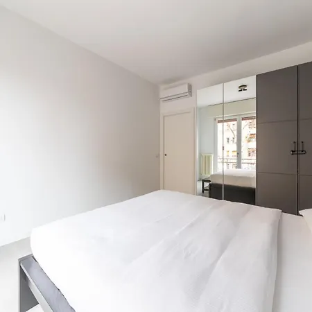 Apartment Modern And Comfortable In Cenisio Area Milan
