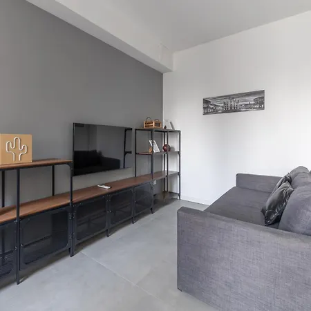 Modern And Comfortable In Cenisio Area Apartment *