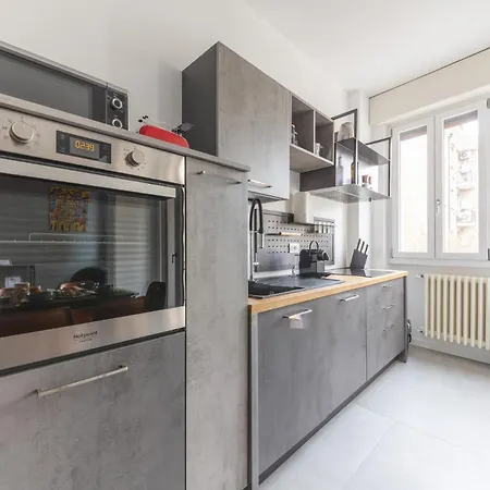 Apartment Modern And Comfortable In Cenisio Area Milan