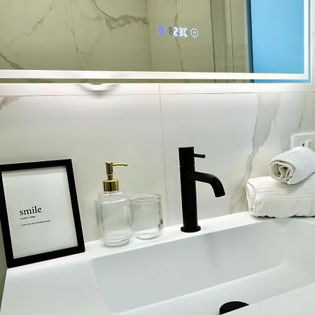 Urban Hub Apartment *