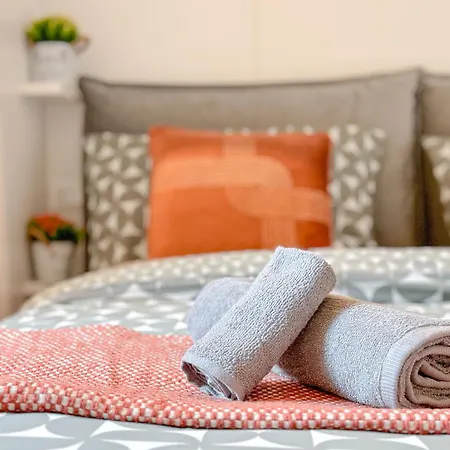 Gioia 67 - 5 Min Dalla Stazione Apartamento