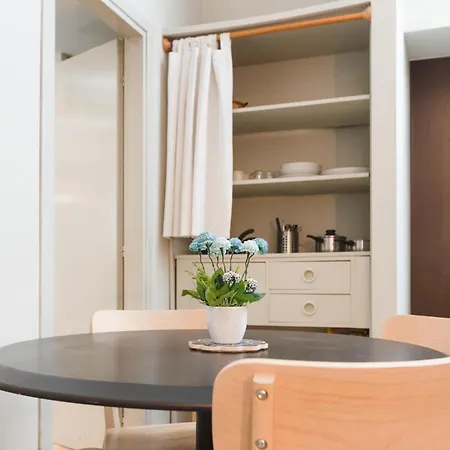 Da Laura - Center - M1 Station Milano