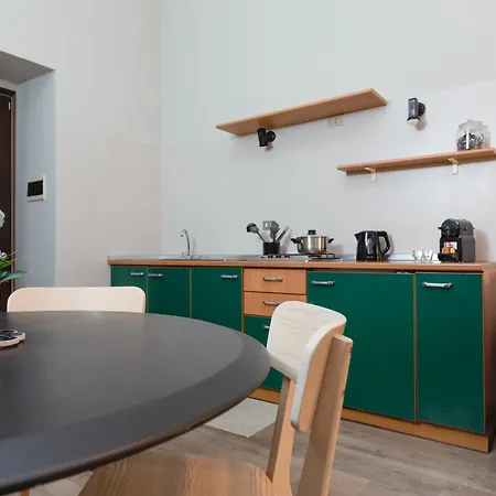 Da Laura - Center - M1 Station *