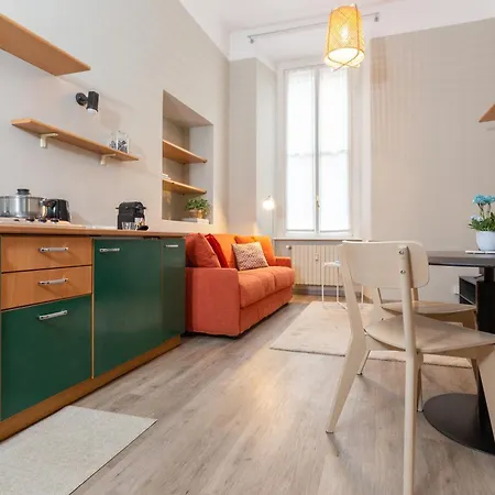 Da Laura - Center - M1 Station Milan