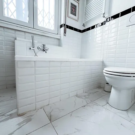 Isola Trendy Retreat - Large Flat, *