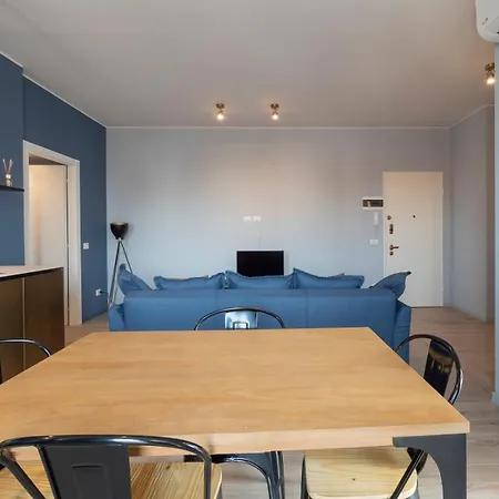 New Two-room A Stone's Throw From The M3 Metro *