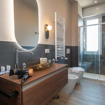 New Two-room A Stone's Throw From The M3 Metro