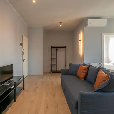 New Two-room A Stone's Throw From The M3 Metro *