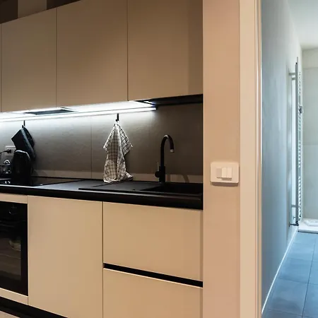 Apartment Youhosty - 3 Bedroom Citta Studi *