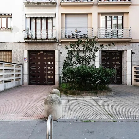 Apartment Youhosty - 3 Bedroom Citta Studi
