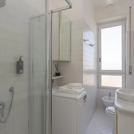 Skyline View Biancamano 1 Bdr With Balcony By Rentopolis Apartament